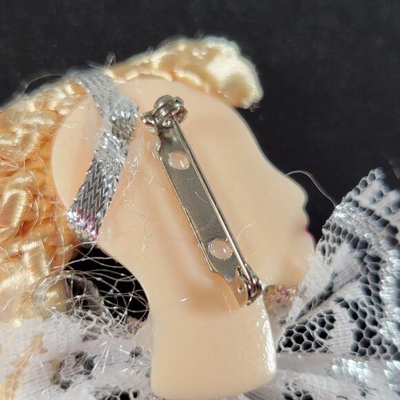 Glamour Lady Head Brooch Face  Lot of 2 Red White and Silver With Gift Boxes - Picture 6 of 15